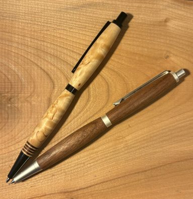 Bazi (Kugelschreiber und Minenbleistift) (Abb.: Maserbirke und Nuss)