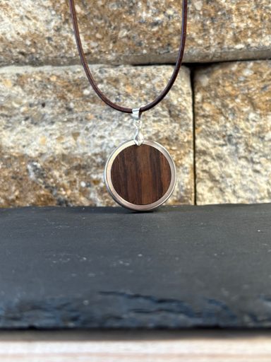 Kette (klein) mit Edelstahleinfassung (Abb.: Zebrano)