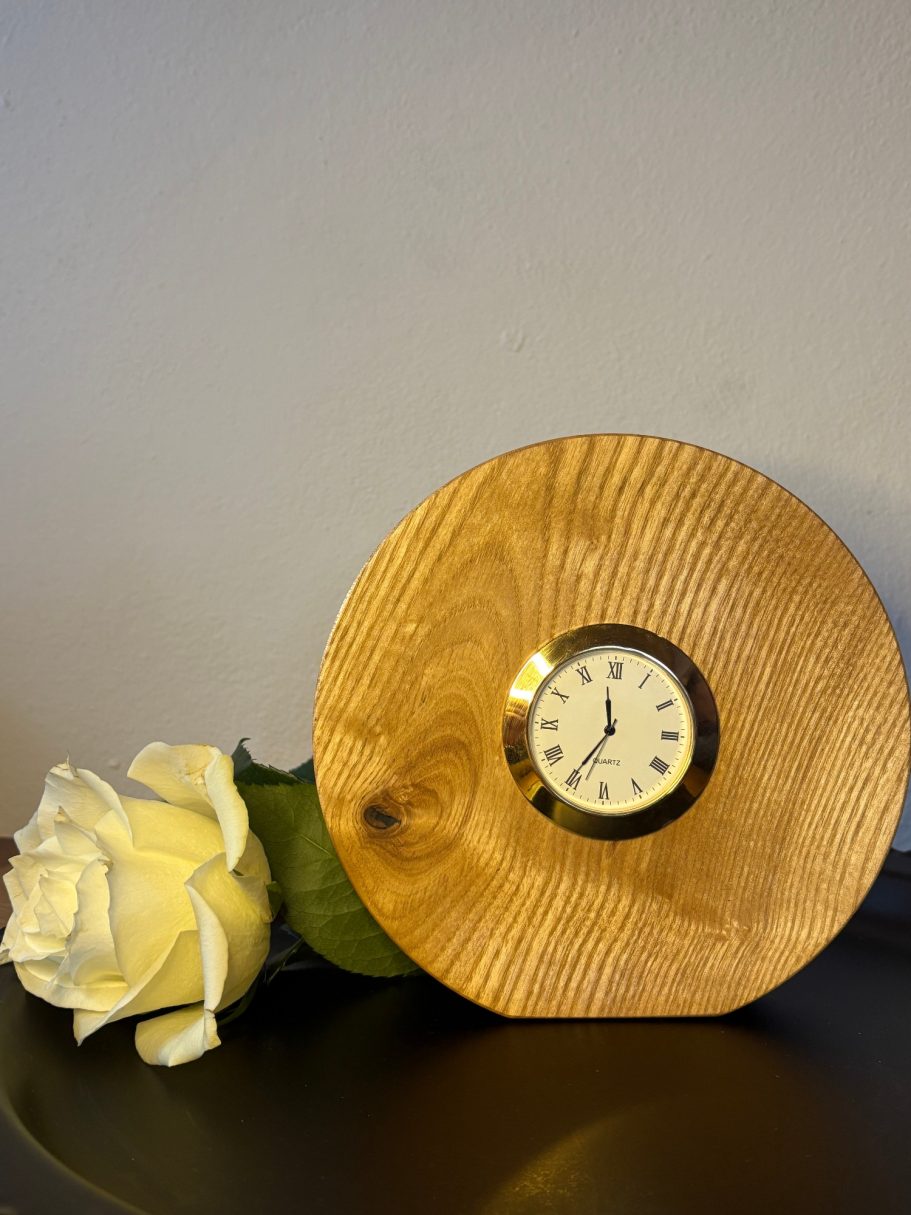 Uhr (Abb.: Esche)